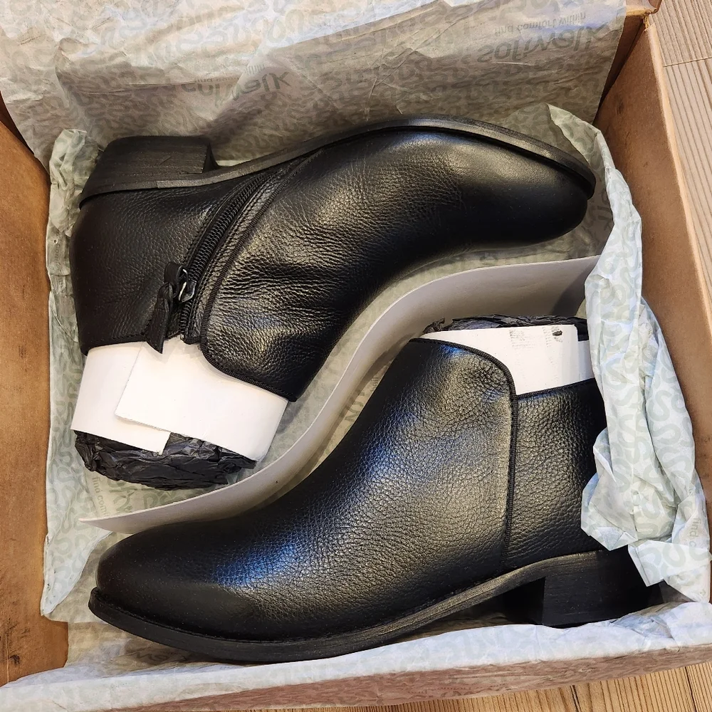 Softwalk NIB Rocklin Black Ankle Boot